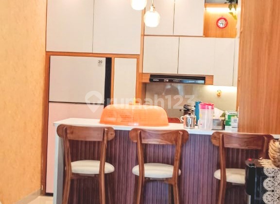 Rumah Terawat 3 Lantai Sudah Renov & Fully Furnished Dengan Kualitas Premium Casa Jardin Rumah Terawat 3 Lantai Sudah Renov & Fully Furnished Dengan Kualitas Premium Casa Jardin