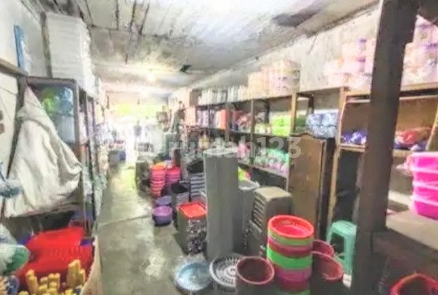 Old 1.5-Story Shop House on Tubagus Angke Street Old 1.5-Story Shop House on Tubagus Angke Street