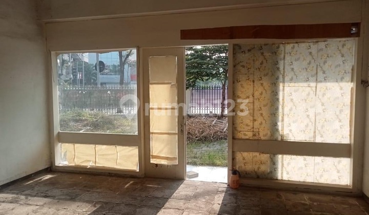 STRATEGIC LOCATION IN THE HEART OF SURABAYA CITY, SUITABLE FOR ANY BUSINESS, QUICK SALE OF LAND AND BUILDING WITH ZERO FRONTAGE ON DIPONEGORO HIGHWAY, HOOK POSITION. 2