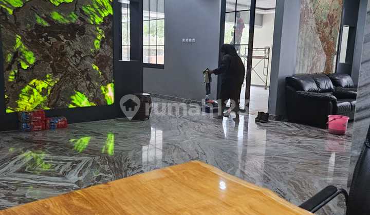 Rumah Mewah Dengan Bahan Marmer Dan Onix 2