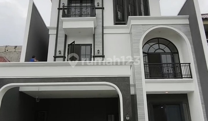 New American Style, Ready-to-Occupy Floor, 150M2 Area, Price 4.9M, Citraland