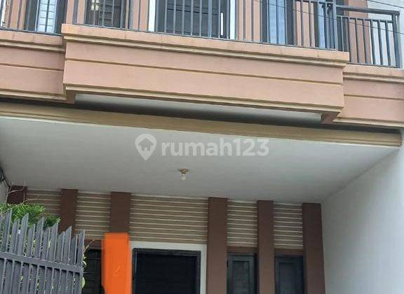 Dijual Cepat Rumah 3 Lantai di Gelong Baru Tomang Jakarta Barat  1