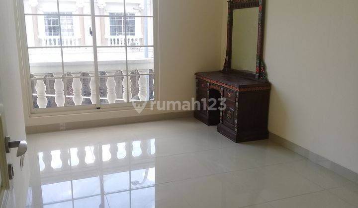 Disewakan Rumah Green Lake City West Europe 4x15m, 2lt, Semi Furnished Siap Huni 7