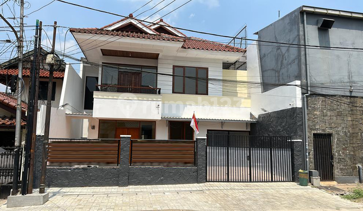 Rumah Dijual Cepat di Jalan Hang Lekir Senayan Kebayoran Baru 