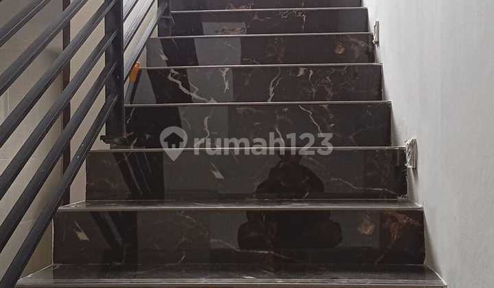 Strategic Hook Luxury House for Sale 2