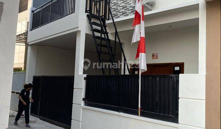 Rumah minimalis modern 2 lantai baru dan bagus di pondok bambu jaktim 1