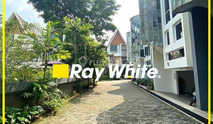 Amaya Town House Pejatenjakarta Selatan 1