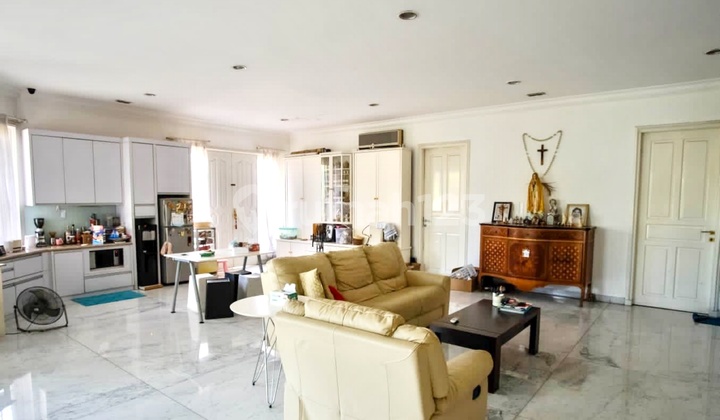 Rumah Hook di Intercon Kebon Jeruk Jakarta Barat