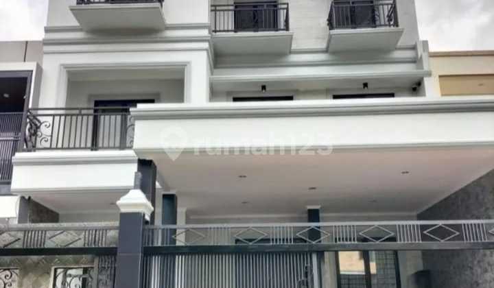 Rumah dijual 3,5 Lantai di Puri Kencana Jakarta Barat