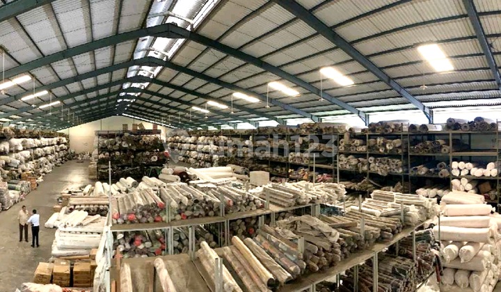 Strategic warehouse in Kelapa Gading, North Jakarta. Strategic warehouse in Kelapa Gading, North Jakarta.