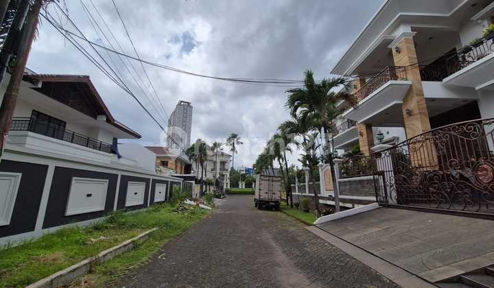 Dijual Rumah Murah 2 Lantai Hitung Tanah di Taman Kedoya Permai 2