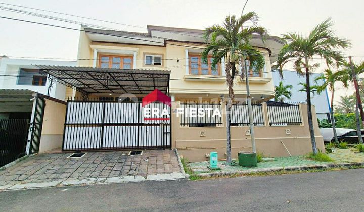 Puri Indah Blok K, Hadap Timur