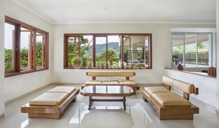 Villa Cantik Di Cisarua Bogor, Dekat Royal Safari Garden, Taman Safari