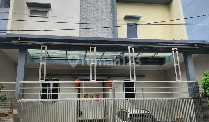 Rumah Di Muara Karang, Hadap Timur