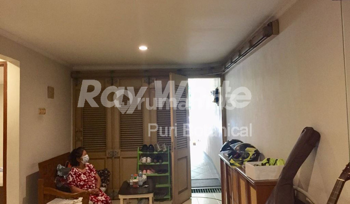 Permata Mediterania Rumah 3 Lantai Bagus Rapi Siap Huni