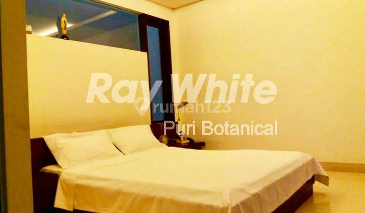 Rumah modern tropical siap huni 2,5 lantai di mega kebon jeruk  5