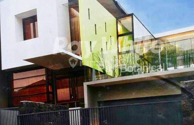Rumah modern tropical siap huni 2,5 lantai di mega kebon jeruk  17