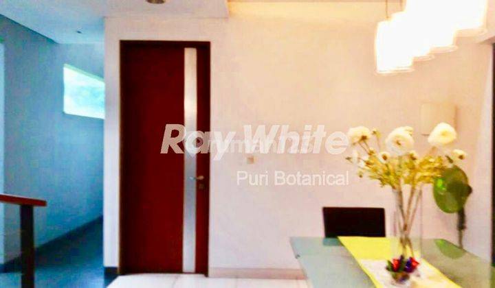 Rumah modern tropical siap huni 2,5 lantai di mega kebon jeruk  18