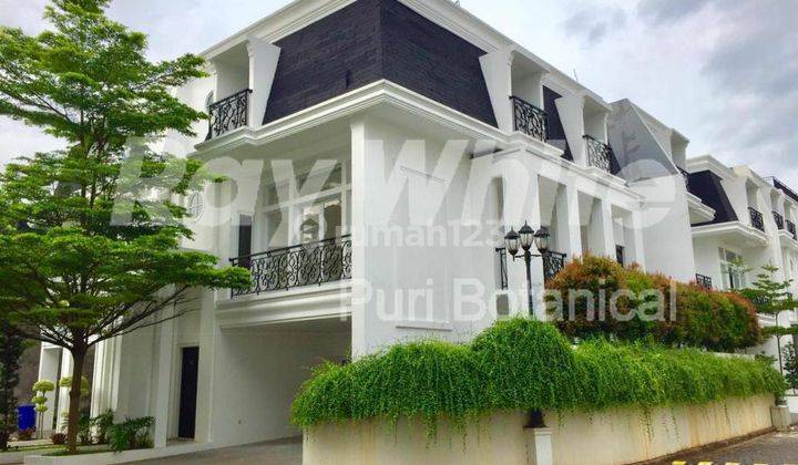 Rumah baru 3 lantai bergaya american classic madja residence  1