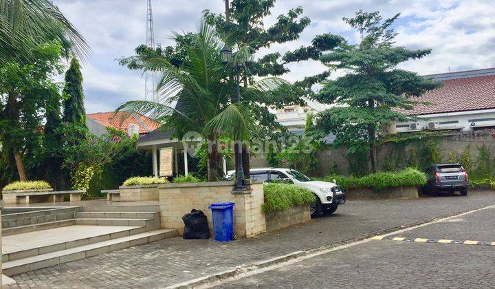 Rumah baru 3 lantai bergaya american classic madja residence  11