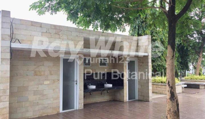 Rumah baru 3 lantai bergaya american classic madja residence  12