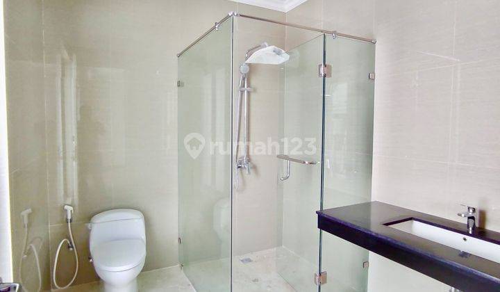 Rumah baru 3 lantai bergaya american classic madja residence  18