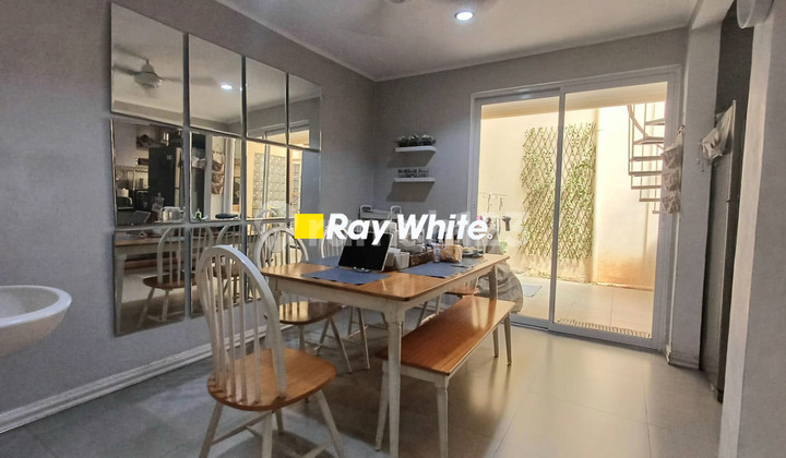 Rumah Hook 2 Lantai di Taman Kedoya Baru