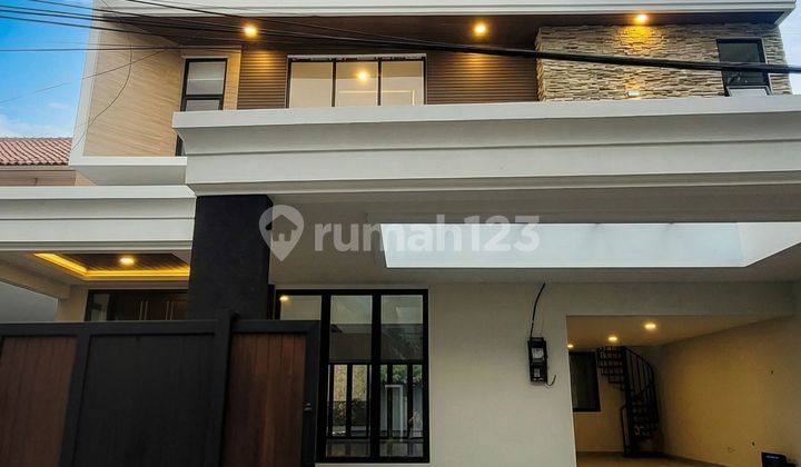 Rumah Mewah 2 Lantai Brand New di Radio Dalam