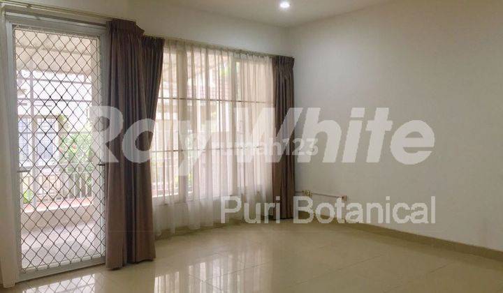 ruang keluarga rumah 2 lantai bagus di