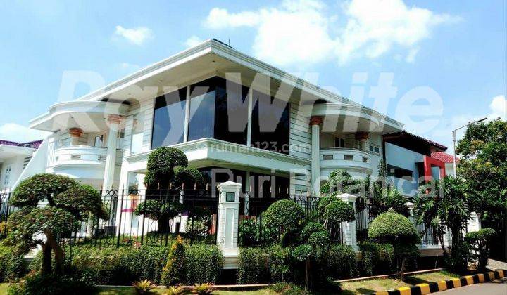 Rumah bagus 2 lantai di Taman Kebon Jeruk Intercon