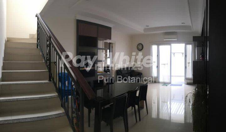 Rumah 2 Lantai Bagus di Casa Goya, Jakarta Barat 2