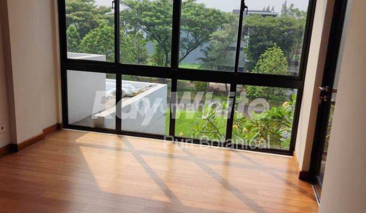 Rumah  3 Lantai Bagus siap huni di Puri botanical 2