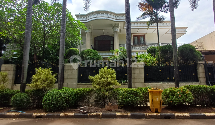 Rumah Nyaman 2 Lantai di Taman Kebon Jeruk Intercon
