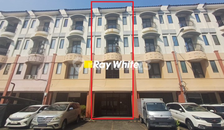 Nice 4-story ready-to-use shop house in Kedoya Nice 4-story ready-to-use shop house in Kedoya