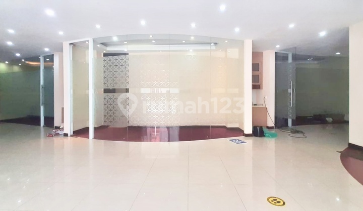 Disewakan Ruko Semi Gedung di Lokasi Strategis di Kebayoran Baru Jakarta Selatan