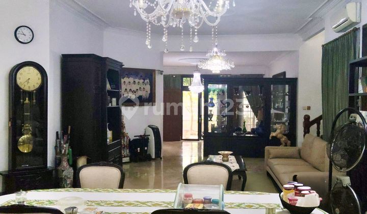 Rumah 2 Lantai Rapi Terawat dan Siap Huni Rumah 2 Lantai Rapi Terawat dan Siap Huni