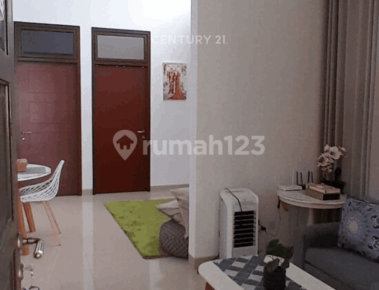 ruang tamu rumah strategis perumahan grand cimandala
