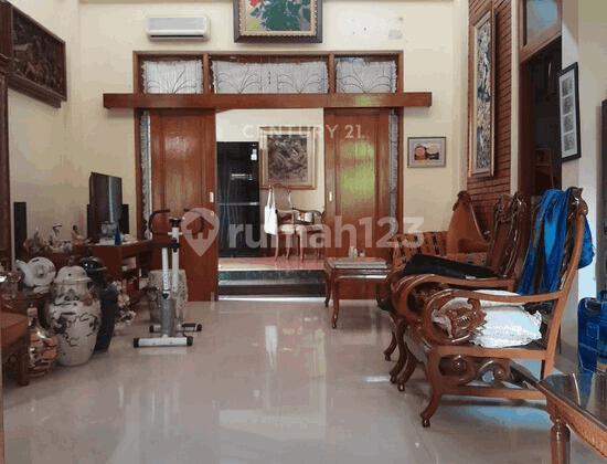 ruang tamu rumah strategis bukit bogor raya