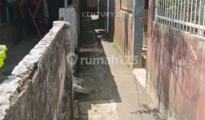 House Near Station on Mawar Street, Menteng Village, Bogor. 2