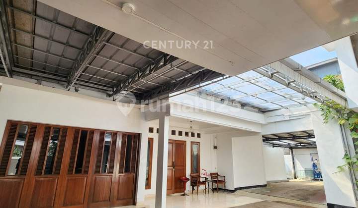 Rumah Cantik Di Kawasan Bisnis Dan Kuliner Jakarta Selatan