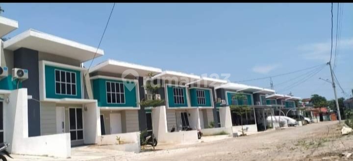 Dijual. Rumah siap huni satu lantai. 300 meter dri jln. Poros perintis 17. 7