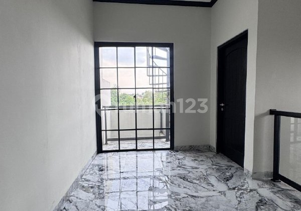 Strategic Residence – Only 400m from the Brigif Toll Exit! 2