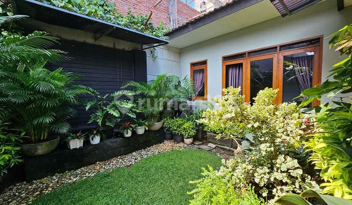 Rumah Asri Taman Luas Dalam Komplek Cilandak Dekat Ke Tol Rumah Asri Taman Luas Dalam Komplek Cilandak Dekat Ke Tol