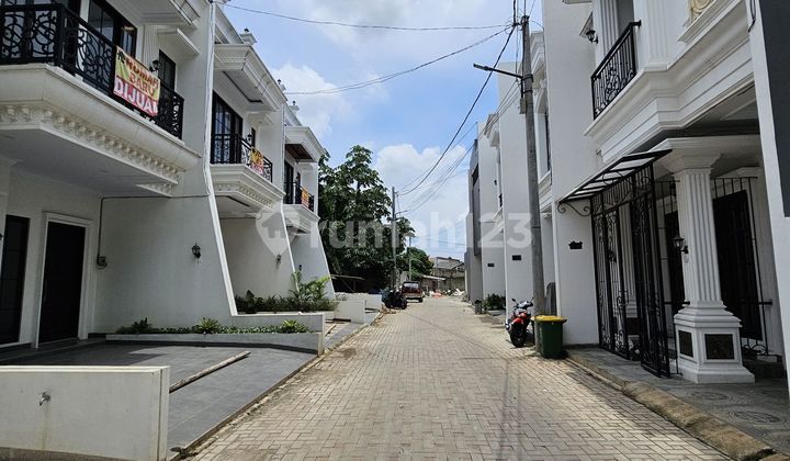 Rumah Baru di Jagakarsa 2 Lantai SHM dalam cluster 2