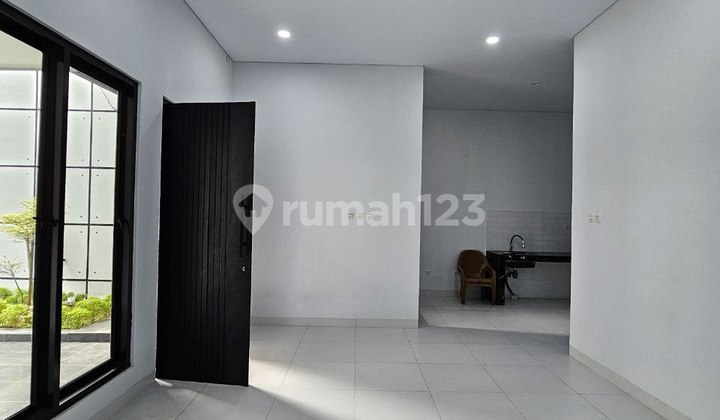 Temukan hunian 2 lantai  desain modern, dan lokasi strategis! 2