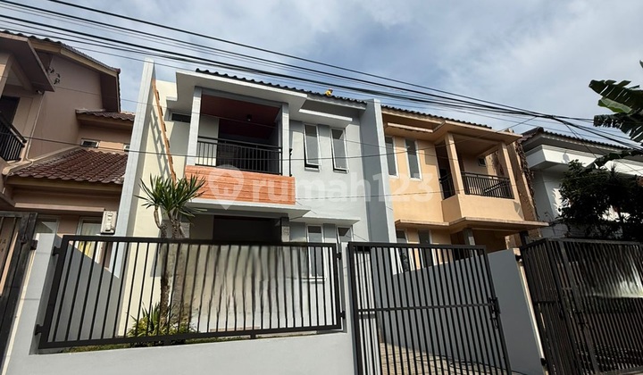 Komplek Elit Bukit Cinere Indah Siap Huni Taman Besar