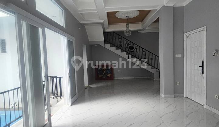 Rumah Baru Gaya Klasik Eropa Komplek Megapolitan Cinere