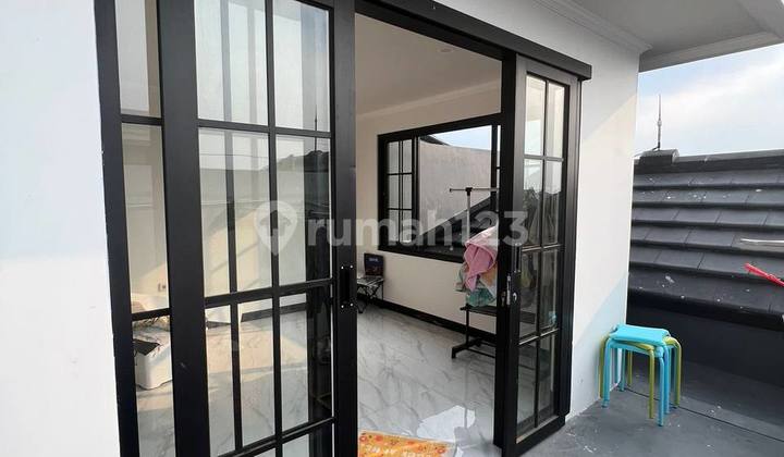 American Classic Style,Shm 3 Lantai + Rooftop - Full Furnishe 2