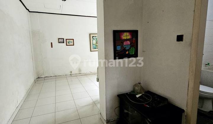 A very spacious house in the forefront of Cinere residential complex 2