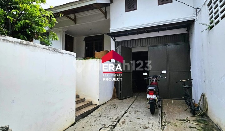 Hook House Bukit Cinere Indah Comfortable and Exclusive Residence in a Serene and Elite Complex 2